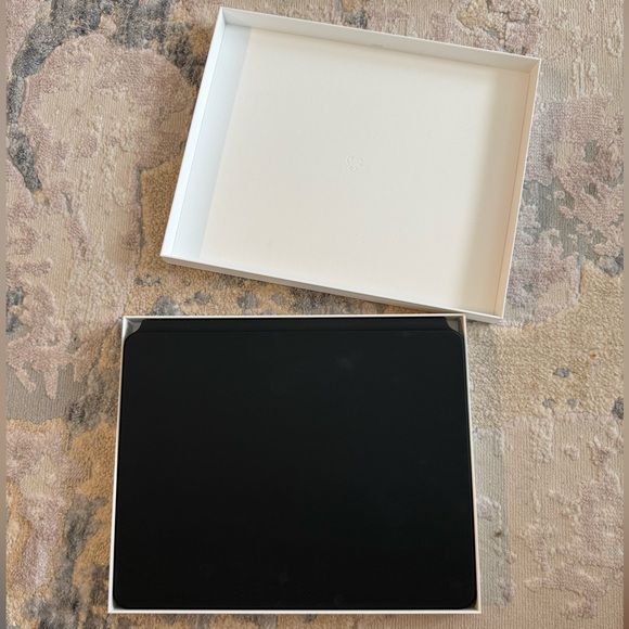 iPad Magic Keyboard (M2) - 12.9 inch - 4th/5th/6th Gen - Picture 6 of 6